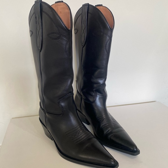 Alias Mae Black Pointed-Toe Leather Western Boots